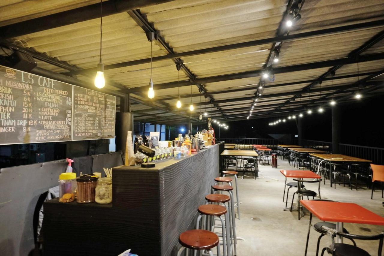 Zen Rooms B Walk Batu Маланг Екстериор снимка